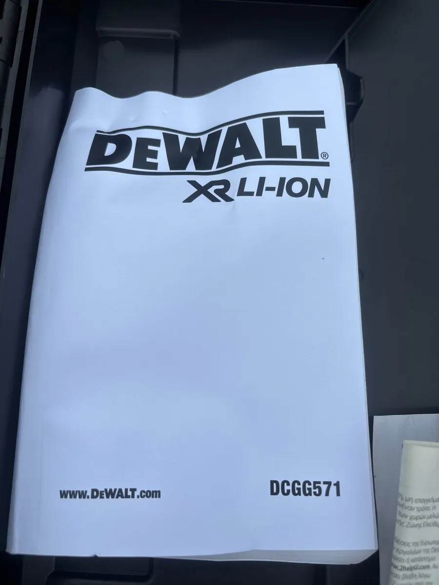 DeWalt grease gun - Image 3