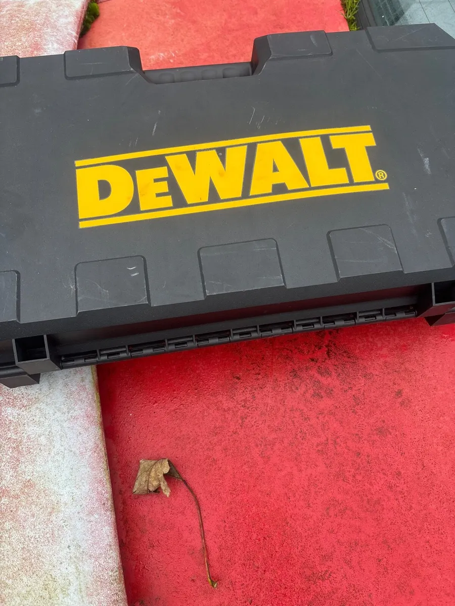 DeWalt grease gun - Image 4