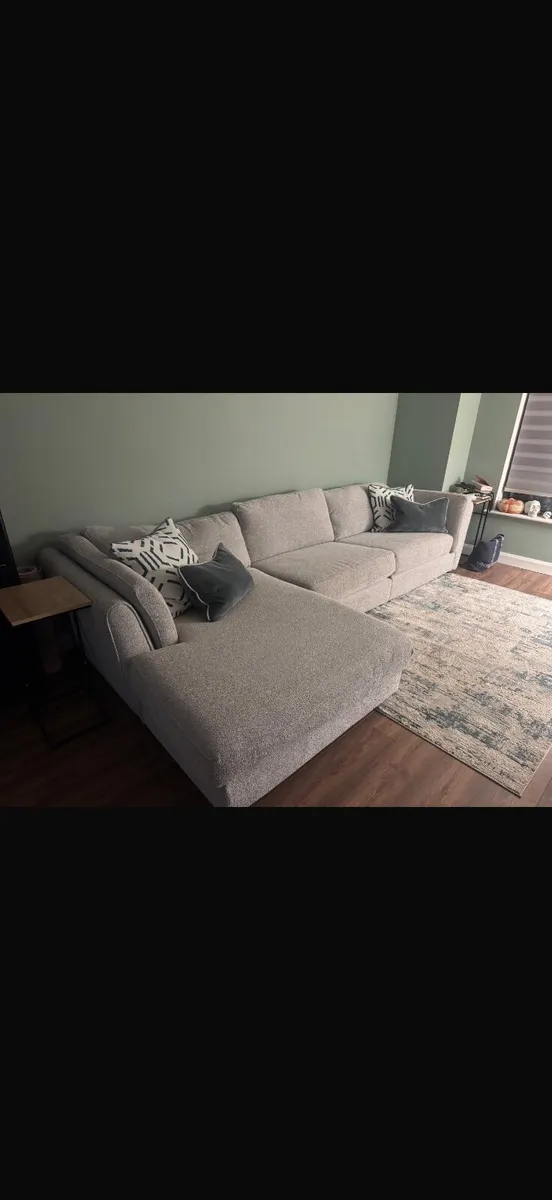 Couch - Image 2