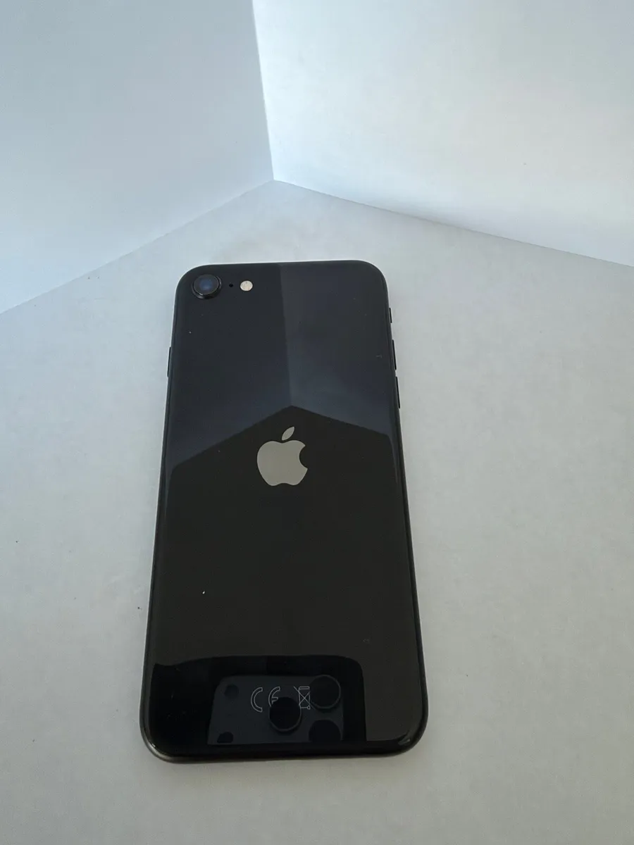 iPhone SE - Image 2