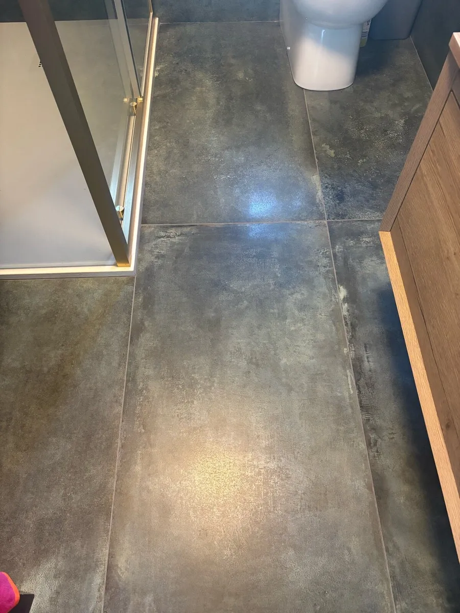 Bathroom tiles - Image 1