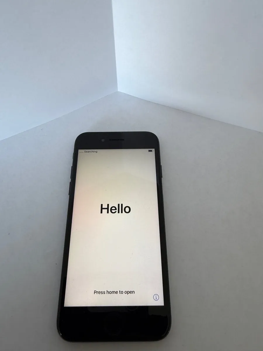 iPhone 7 32GB - Image 1