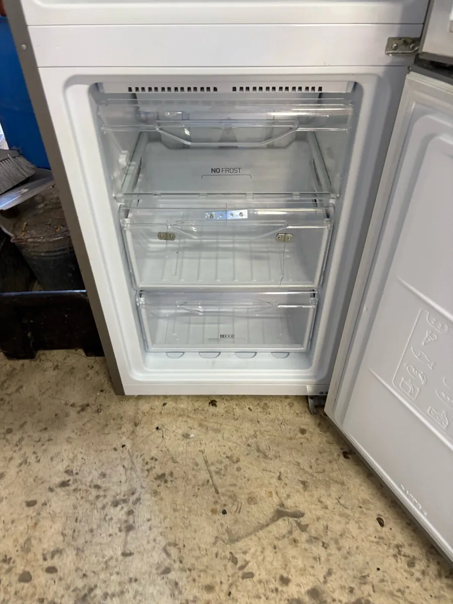 Indesit fridge freezer - Image 3