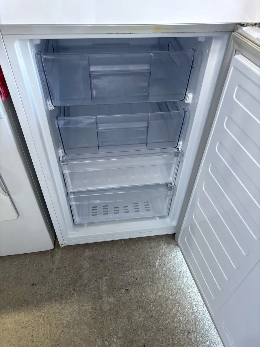 Indesit fridge freezer - Image 4