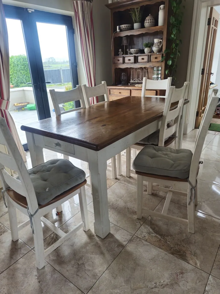 Dining table and chairs - Image 1