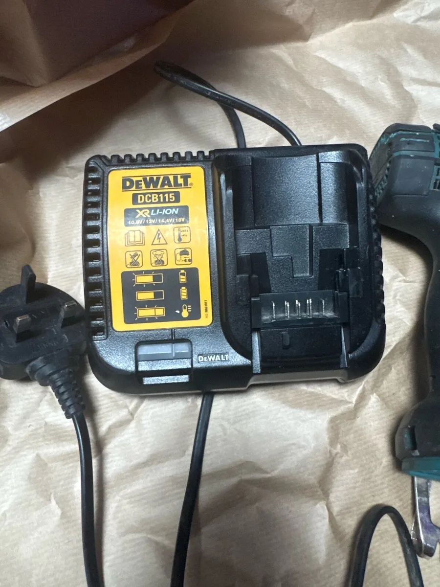 Makita impact driver and dewalt charger - Image 3