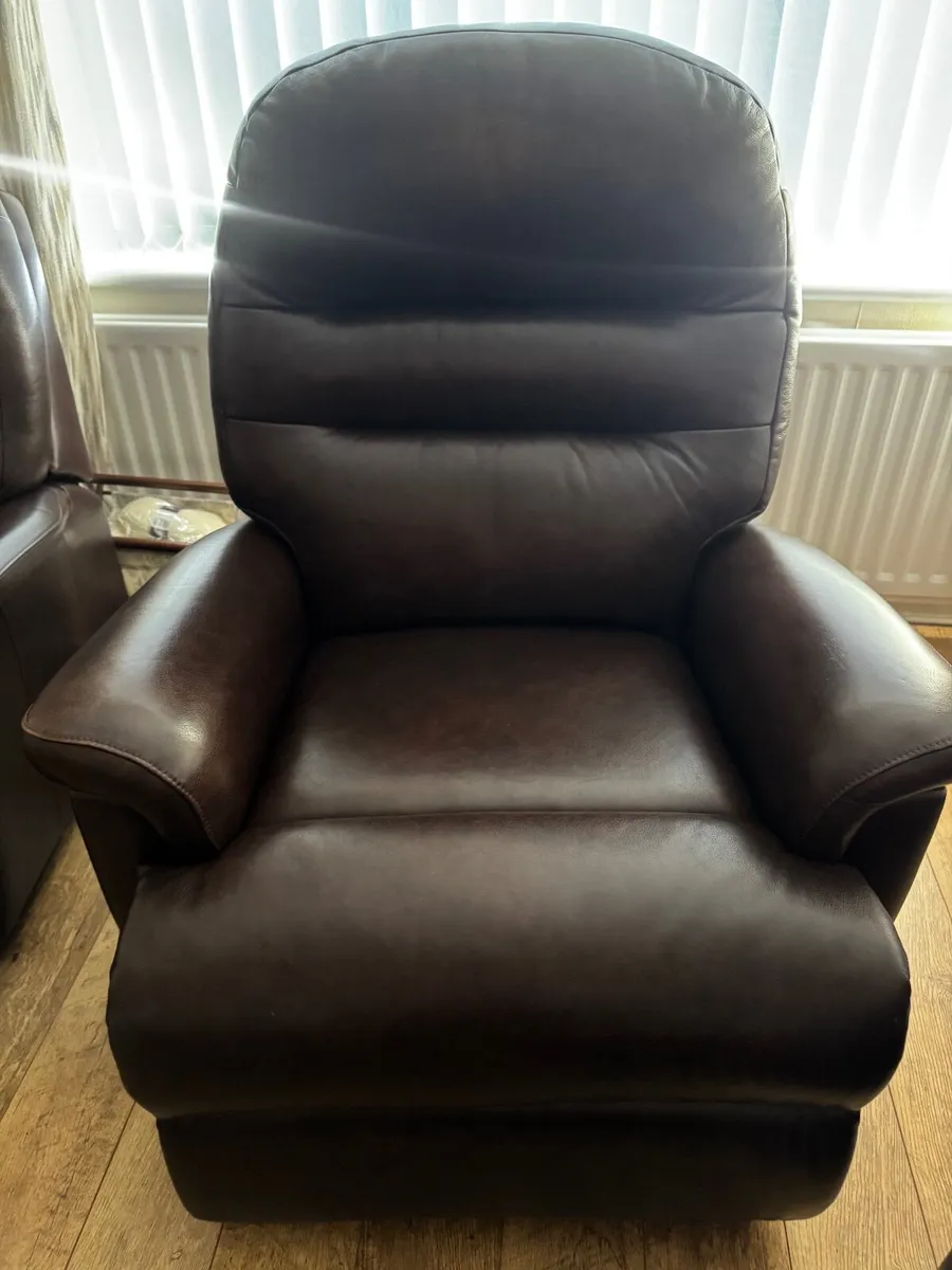 Sherbourne  leather TouchStop Chesterfield Suite - Image 4
