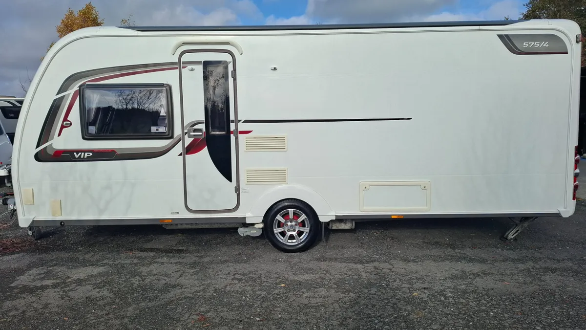 Coachman Vip 575 Island Bed Caravan - Image 1