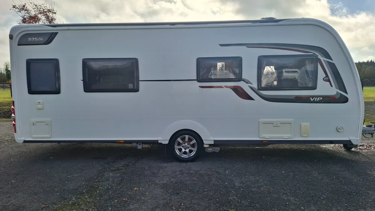 Coachman Vip 575 Island Bed Caravan - Image 3