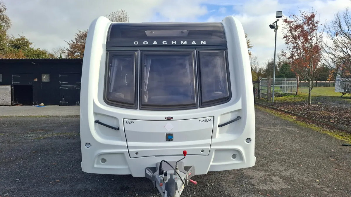 Coachman Vip 575 Island Bed Caravan - Image 2