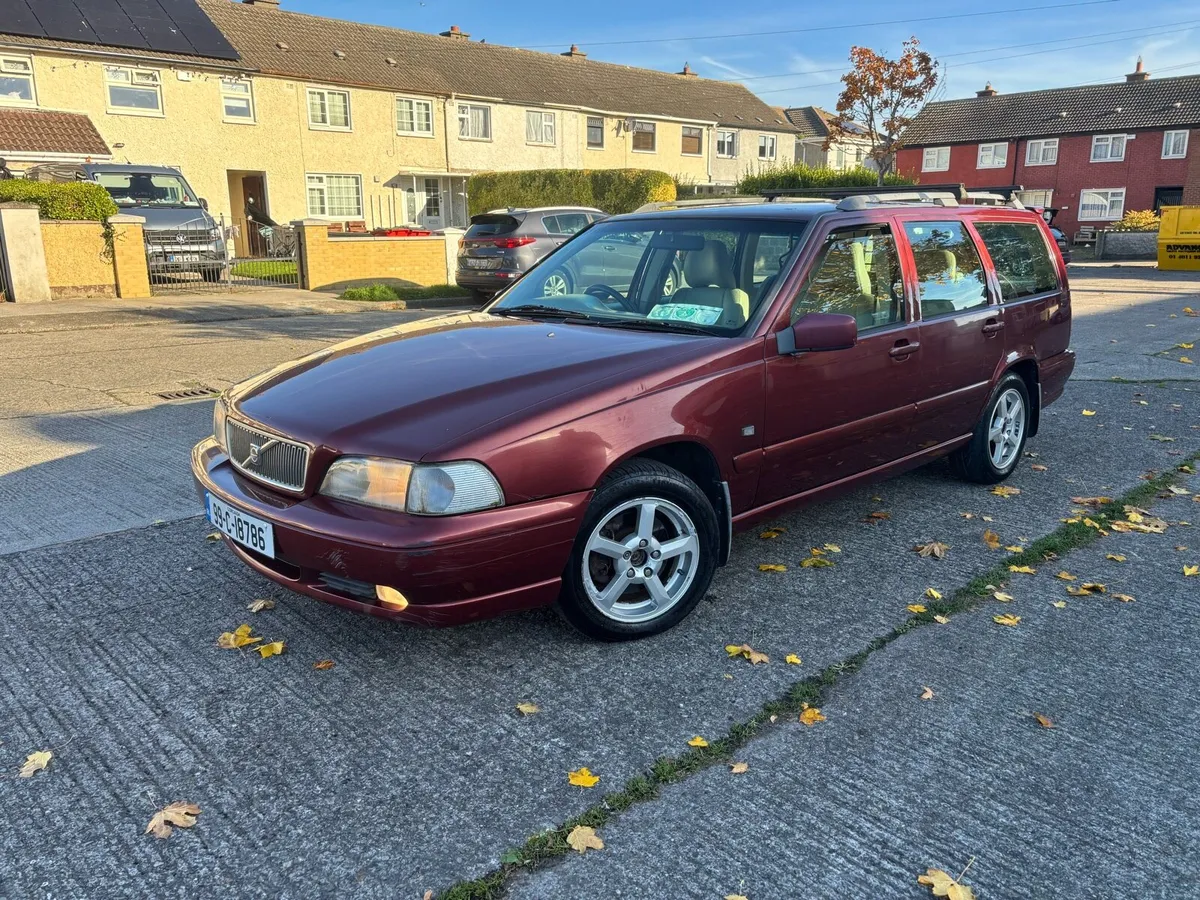 Volvo v70 - Image 1