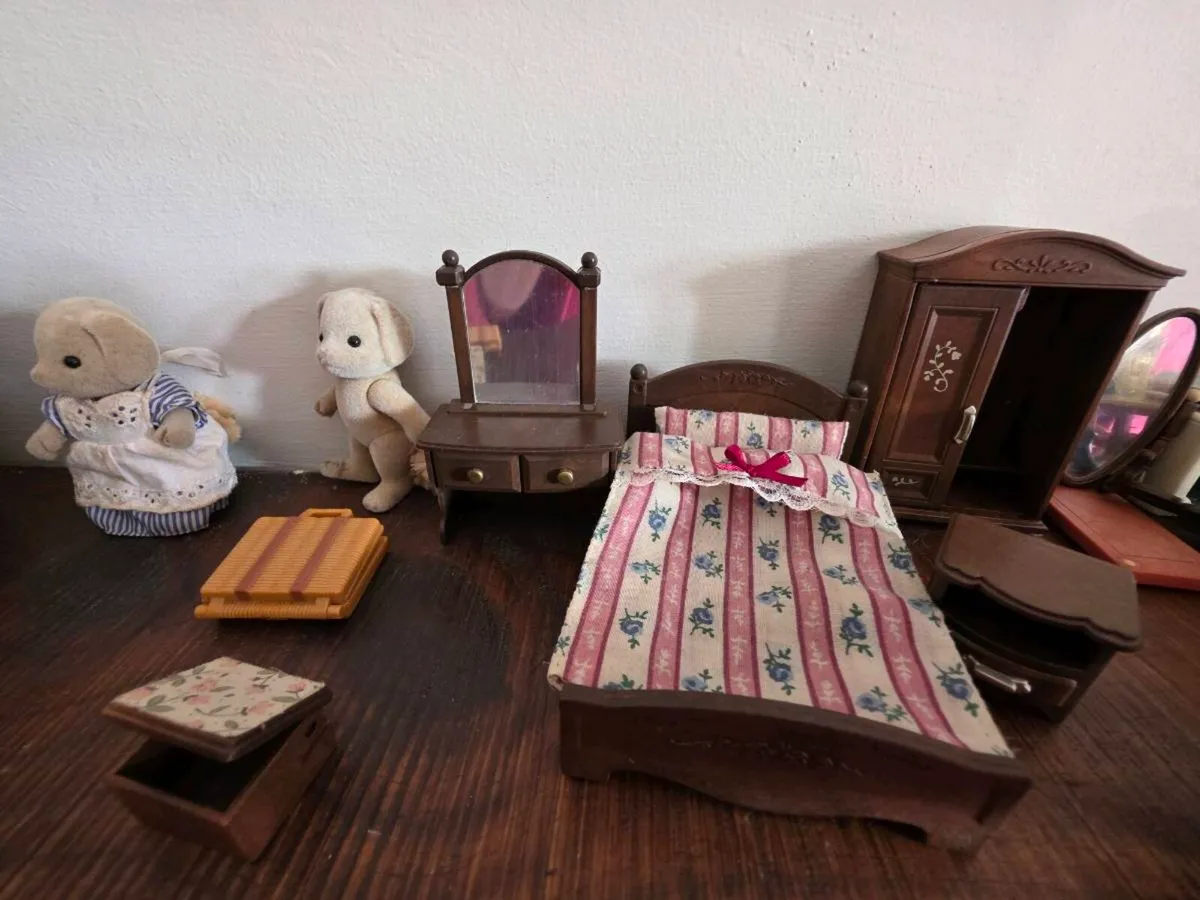 Sylvanian Families Dolls House & toys - Image 4