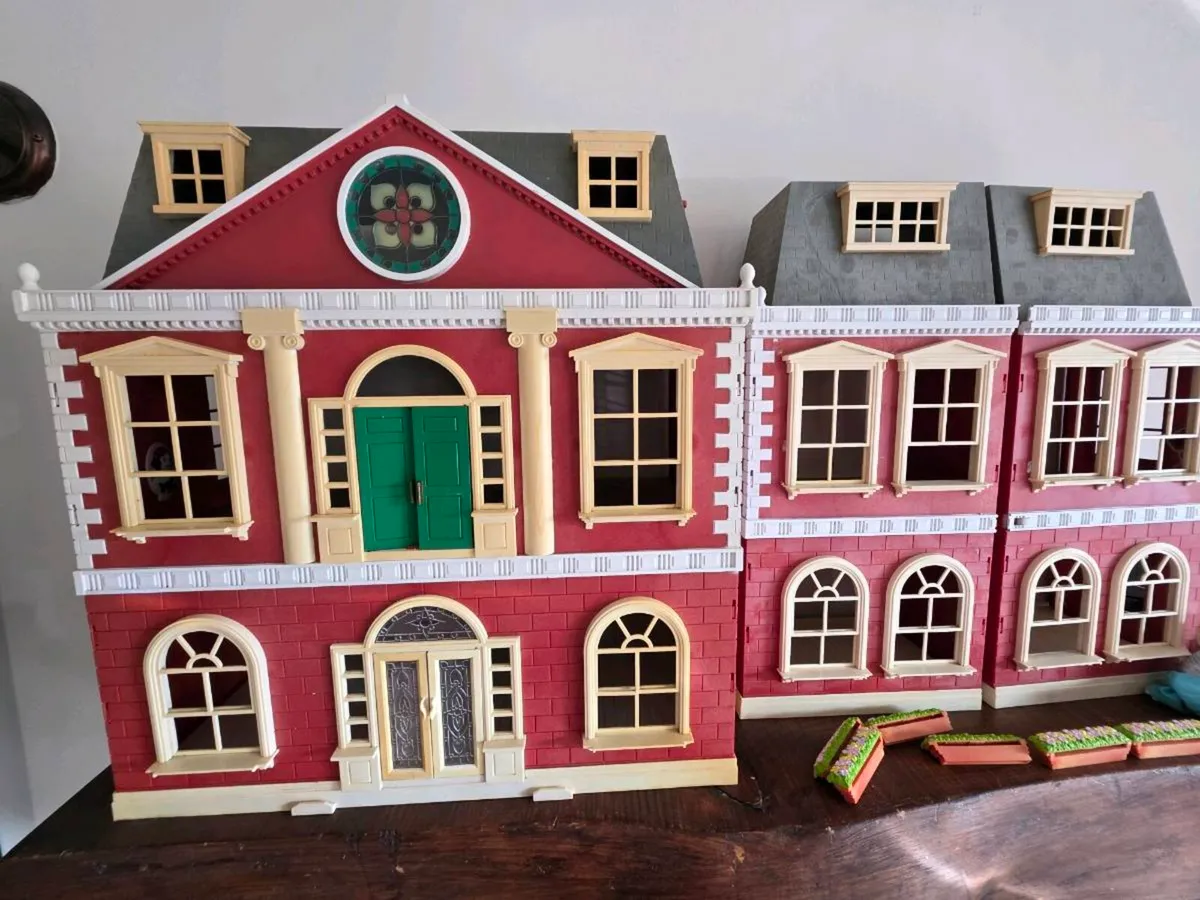 Sylvanian Families Dolls House & toys - Image 2