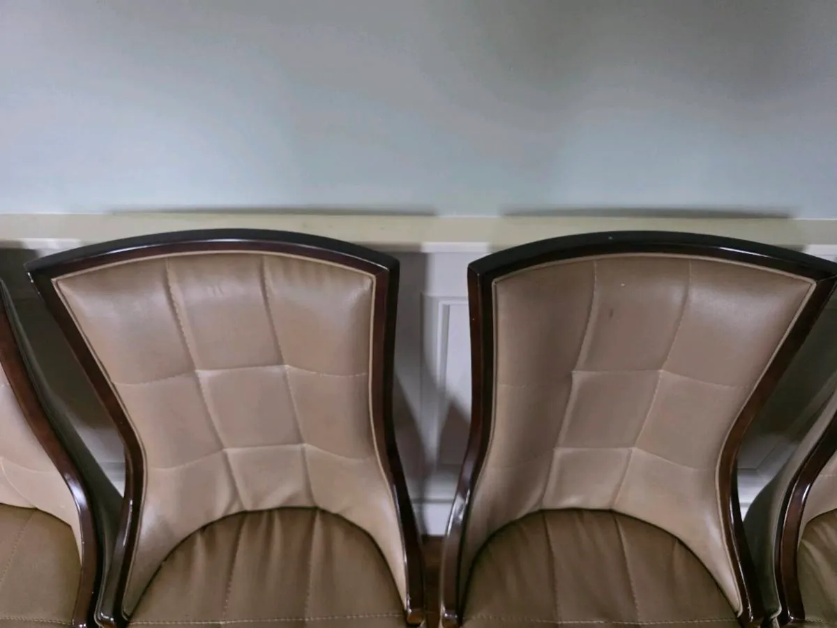 6 faux leather dinning chairs - Image 3