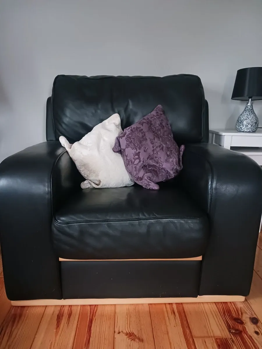 3 Piece Suite of furniture - Image 3