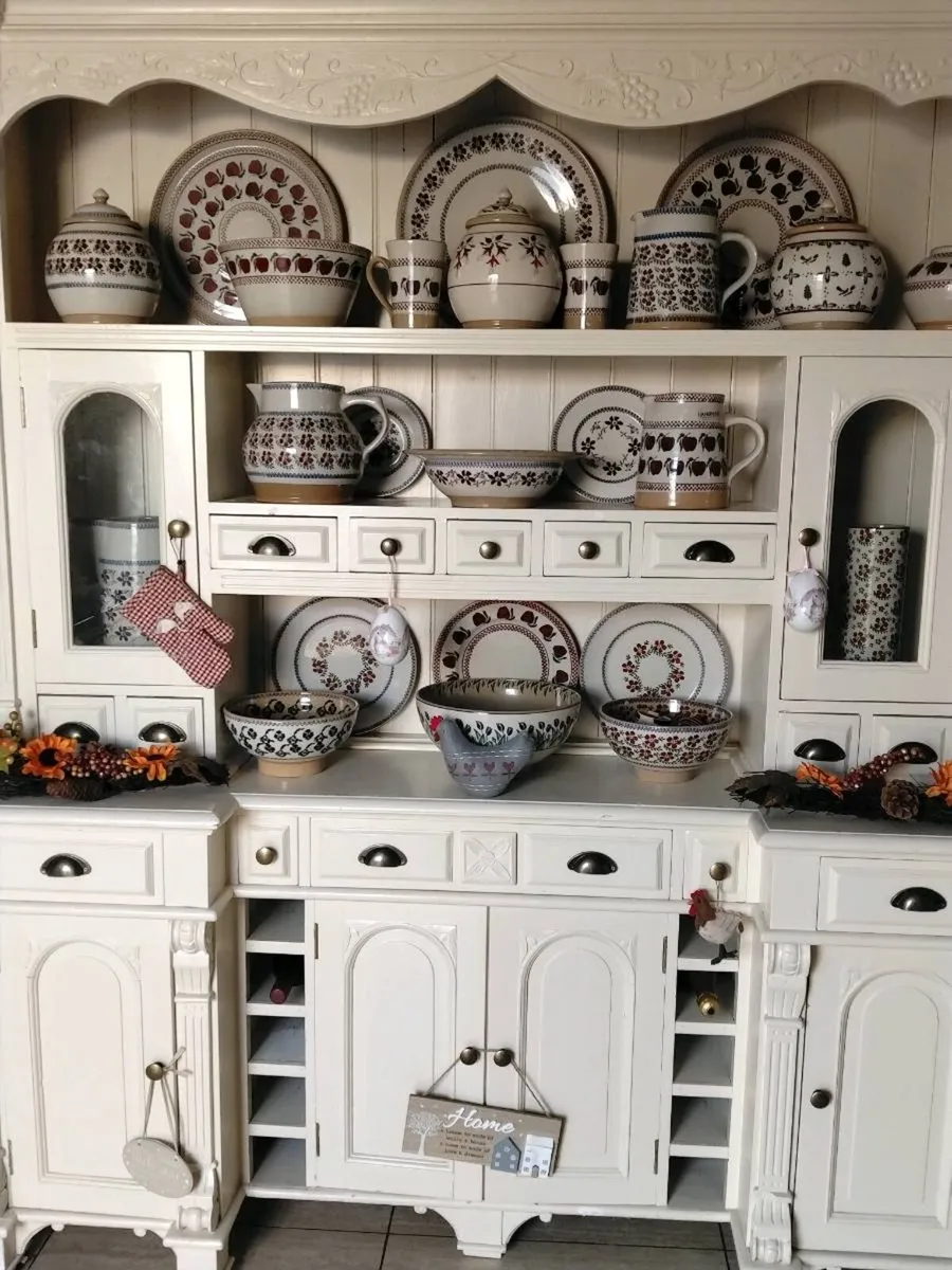 Solid kitchen dresser delivery arranged - Image 4