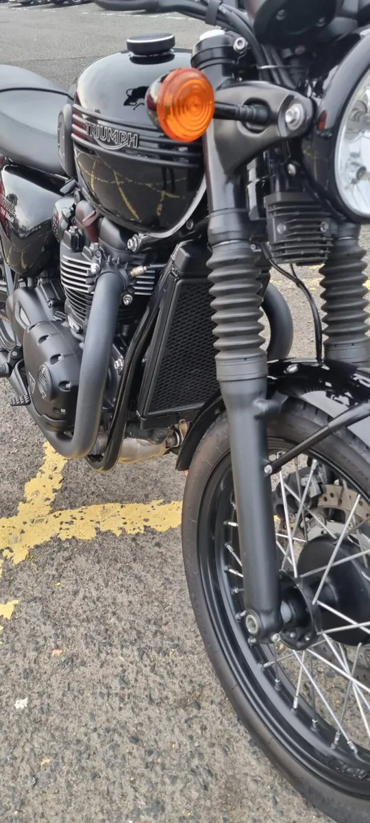 Triumph T100 Bonneville - Image 3