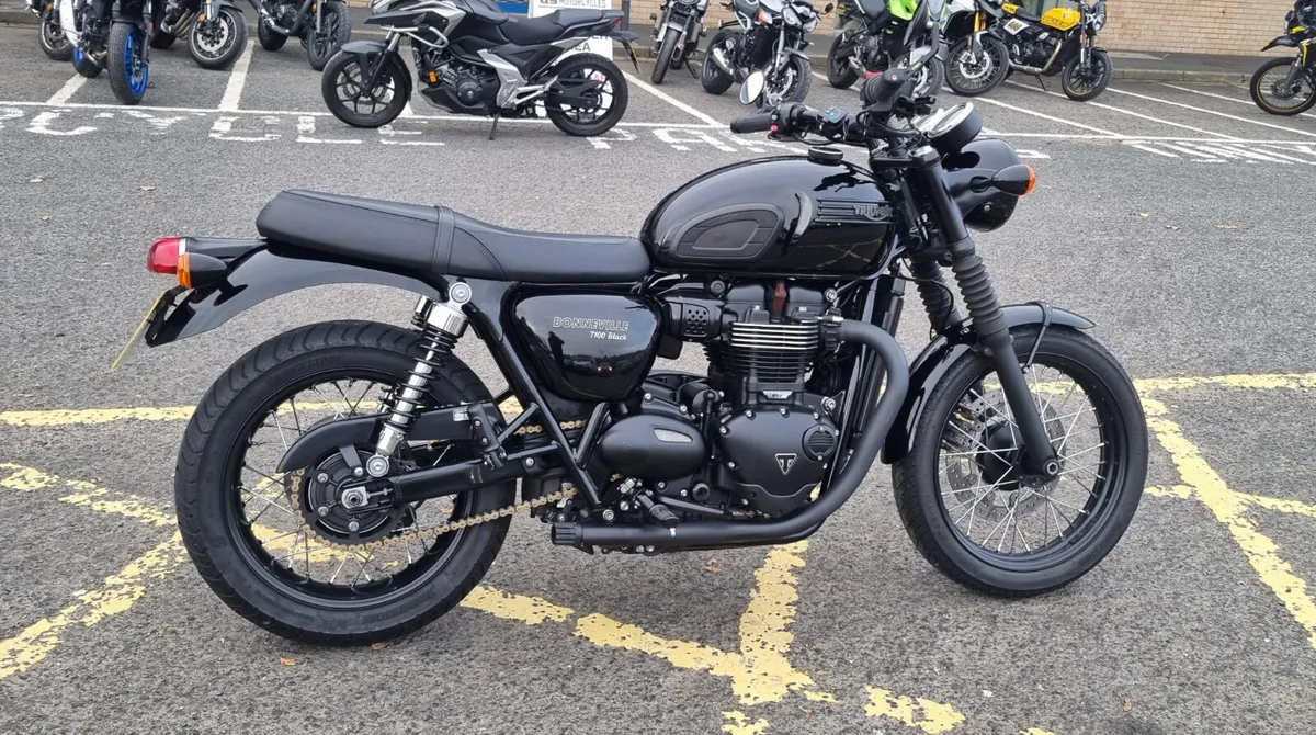 Triumph T100 Bonneville - Image 4