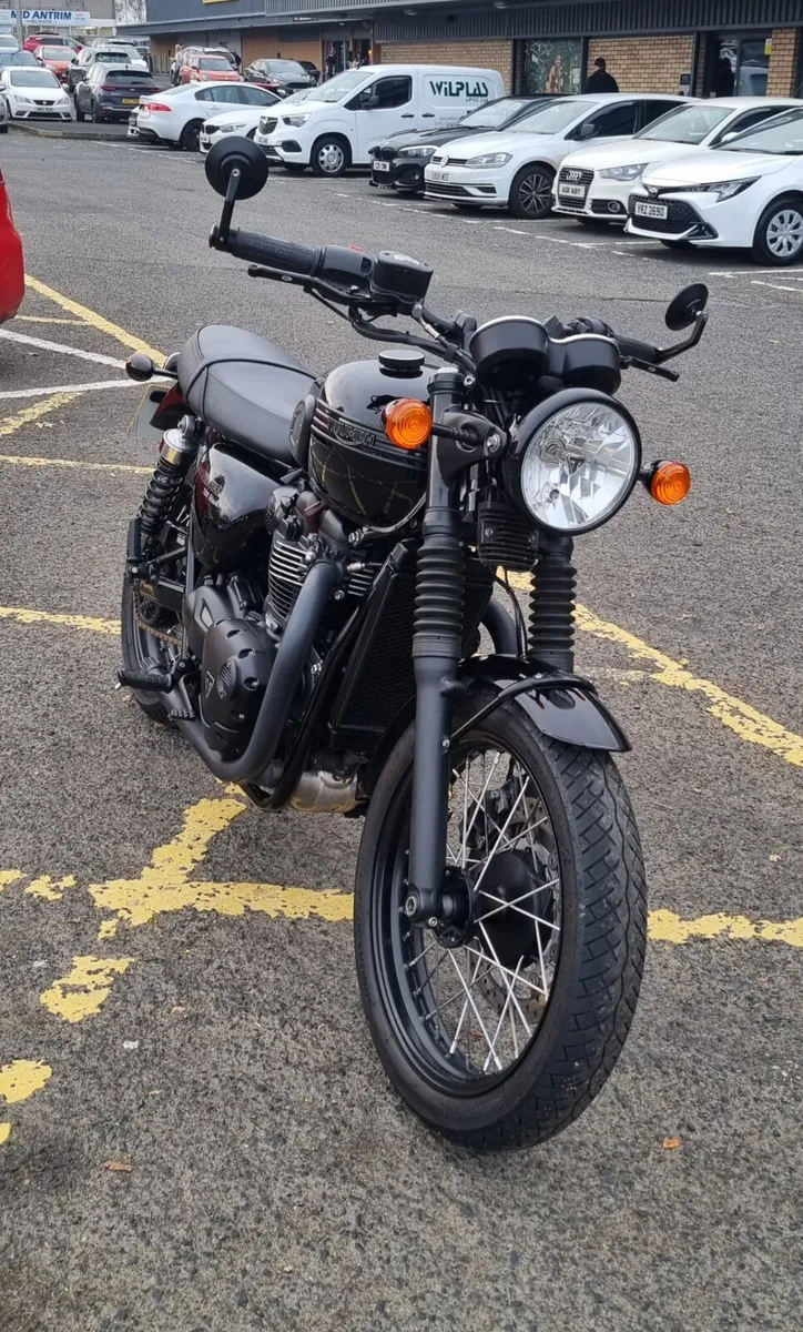 Triumph T100 Bonneville - Image 2