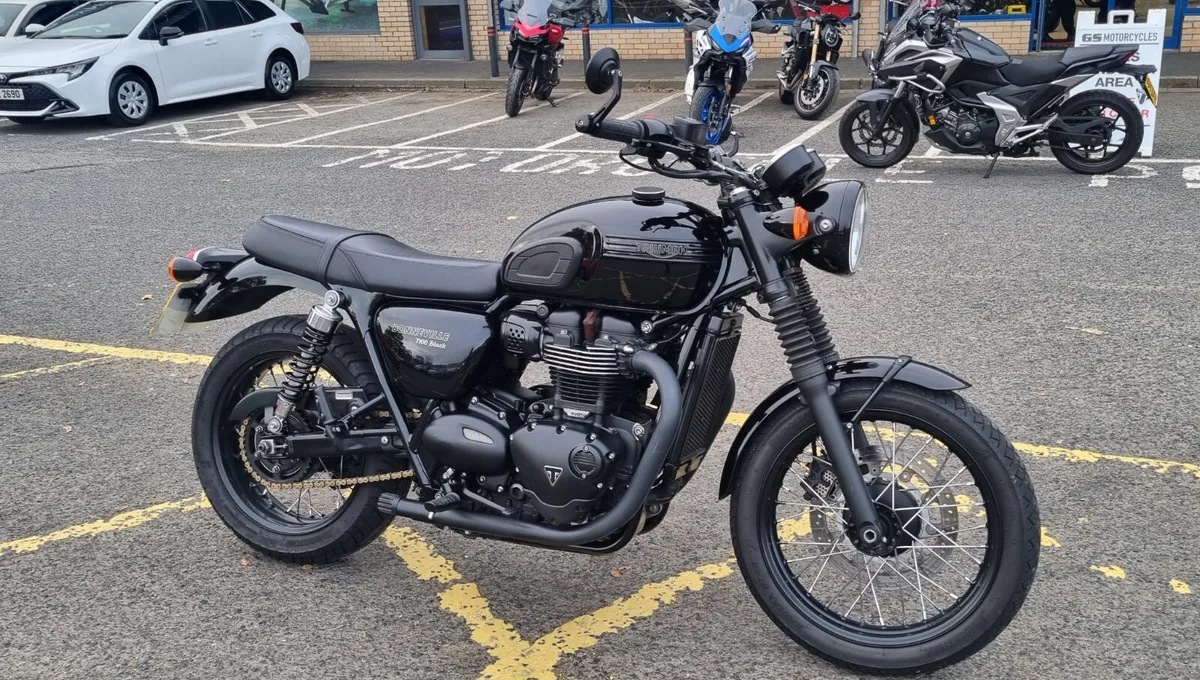 Triumph T100 Bonneville - Image 1