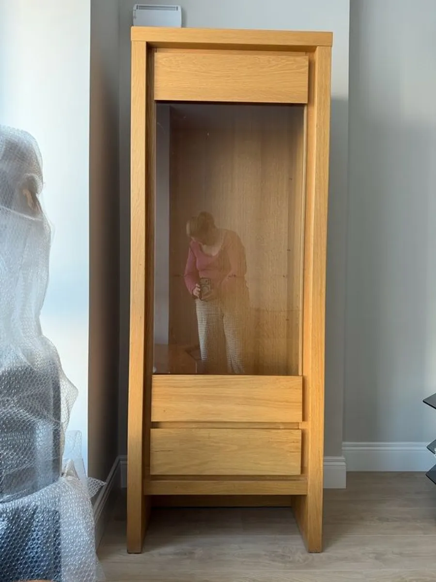 Display cabinet with drawer - Image 1