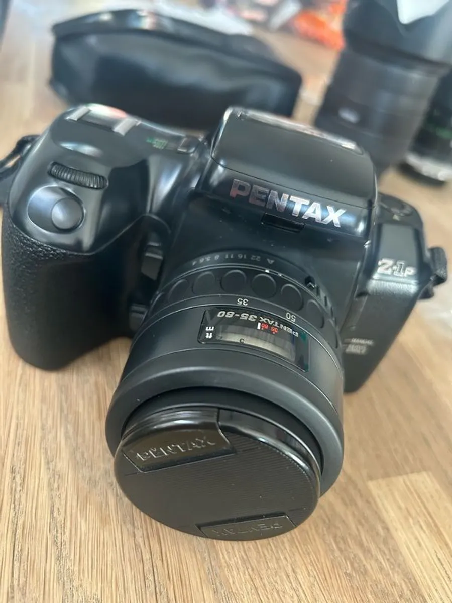 Pentax Z-1p. Autofocus 35mm SLR with lenses, Pentax AF500FTZ flash and accessories - Image 1