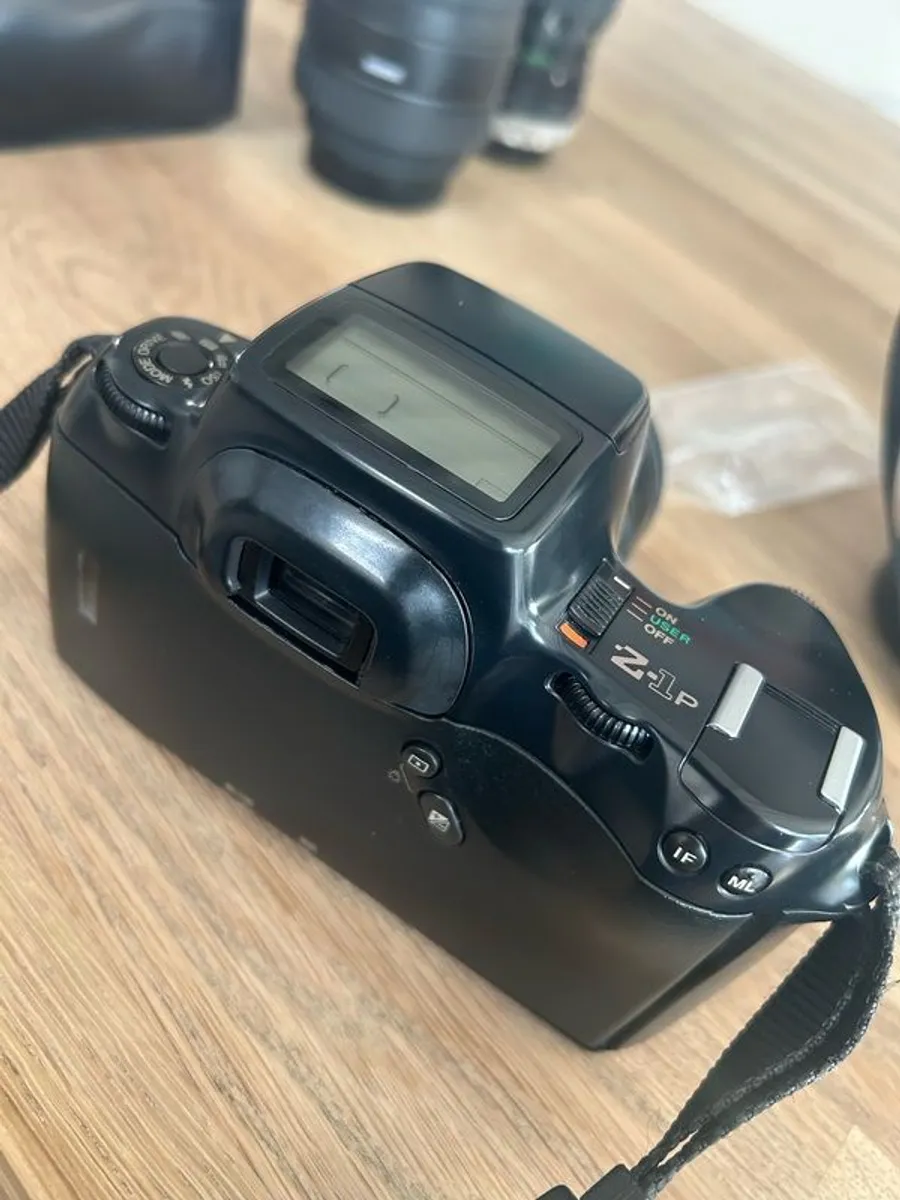 Pentax Z-1p. Autofocus 35mm SLR with lenses, Pentax AF500FTZ flash and accessories - Image 2