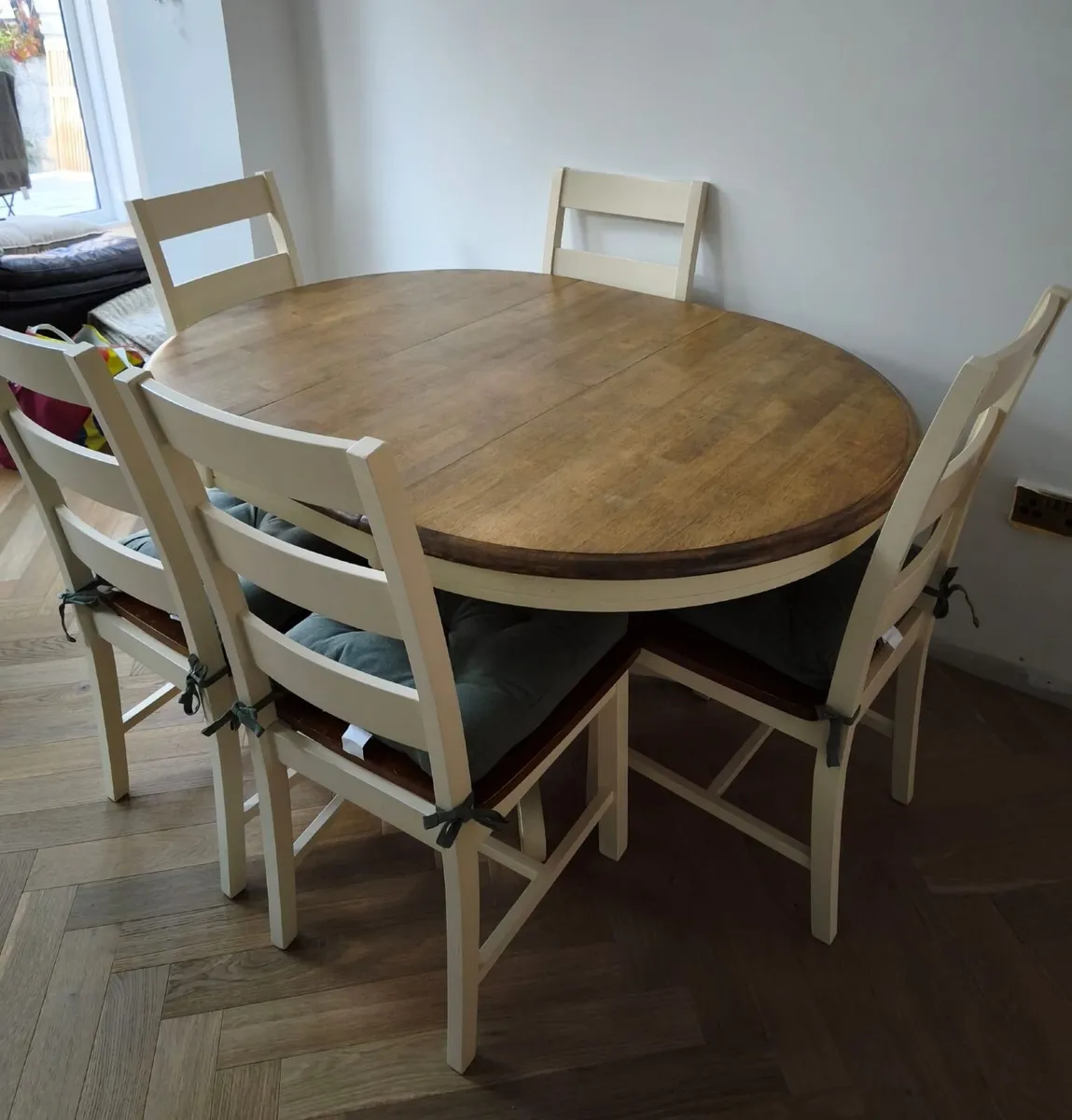 Dining table and chairs - Image 1