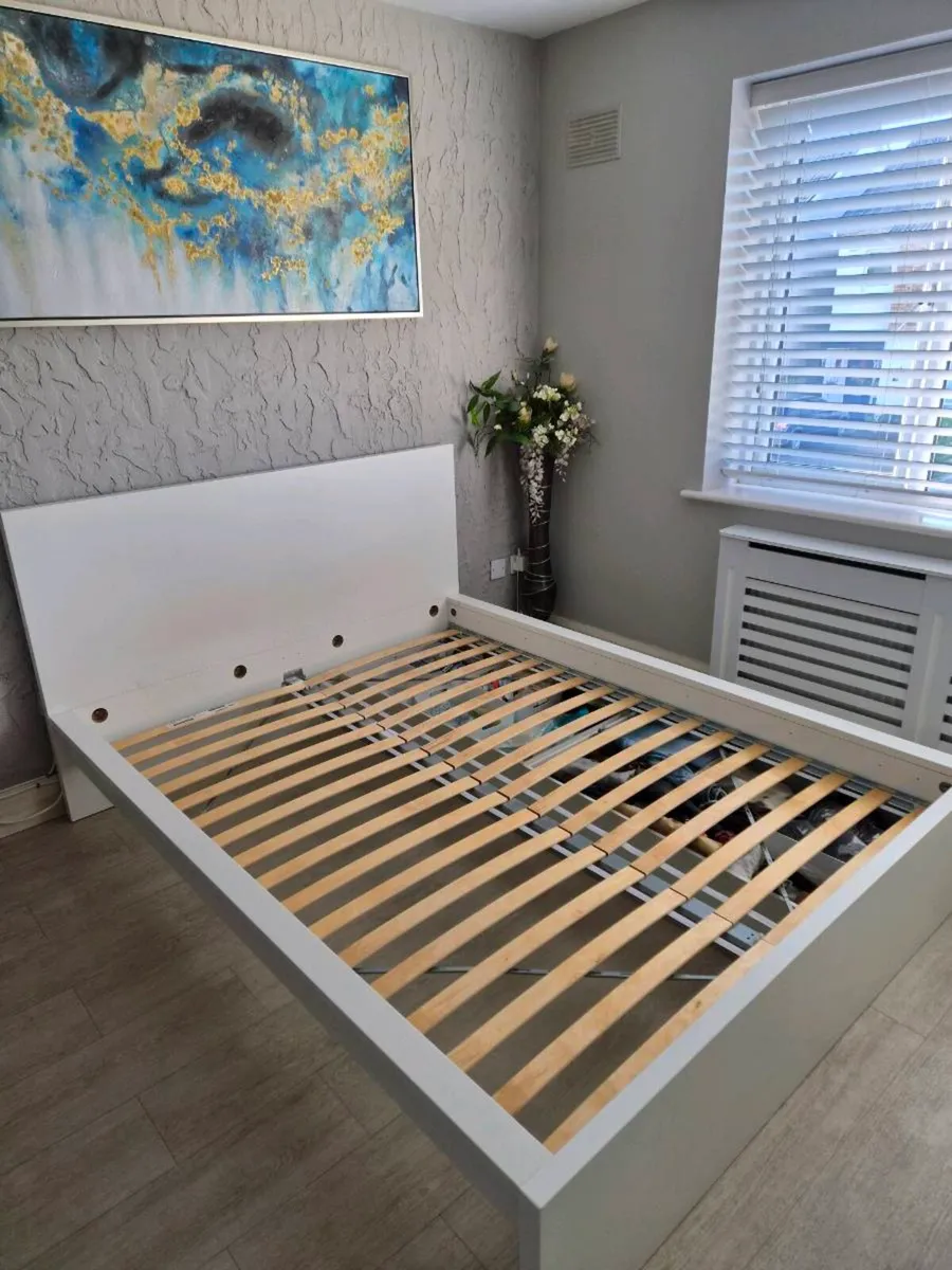 Double bed - Image 1