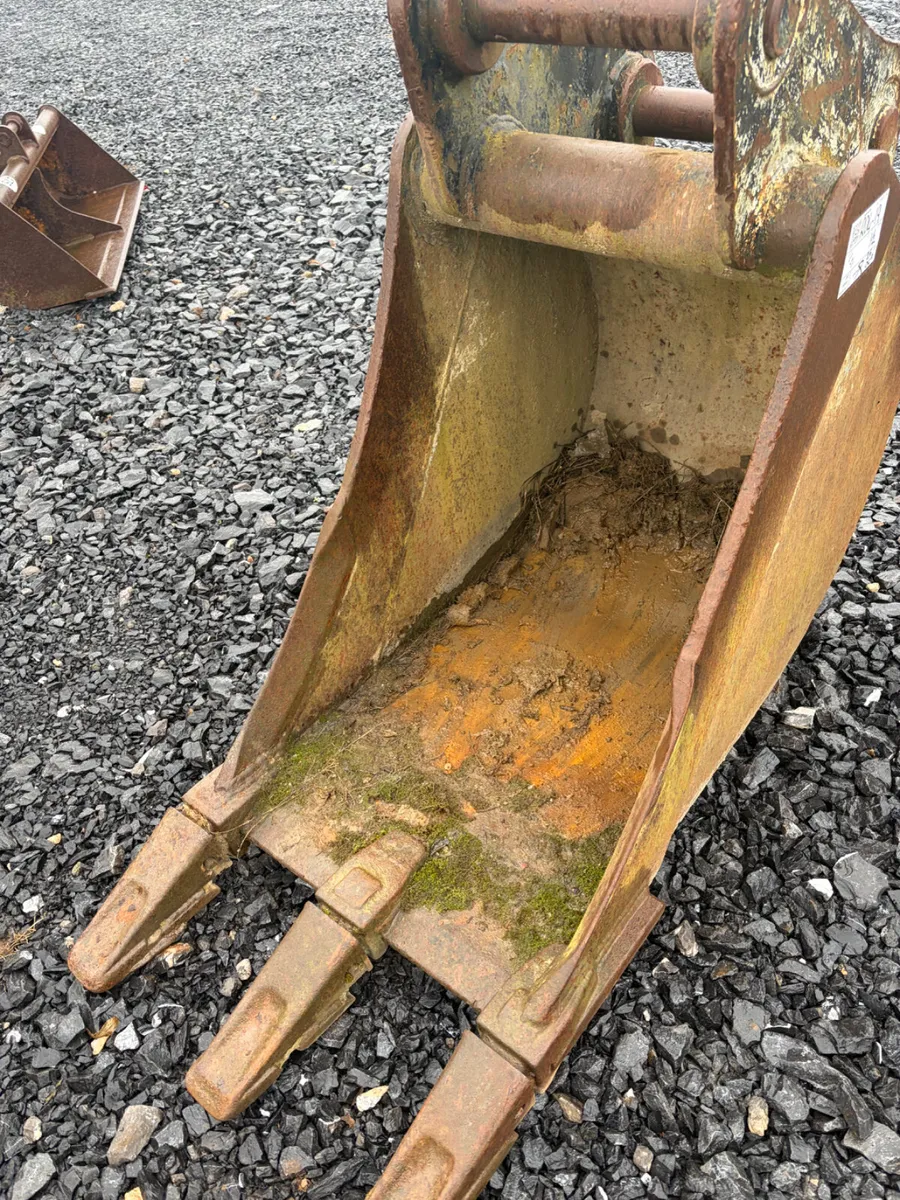 Strickland 2ft65mm pin  digging bucket with teeth - Image 2