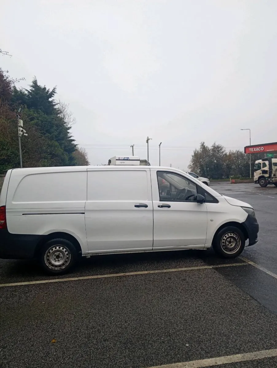 Mercedes vito refrigerated van - Image 4