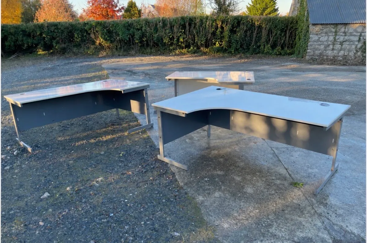 Office desk - Image 1