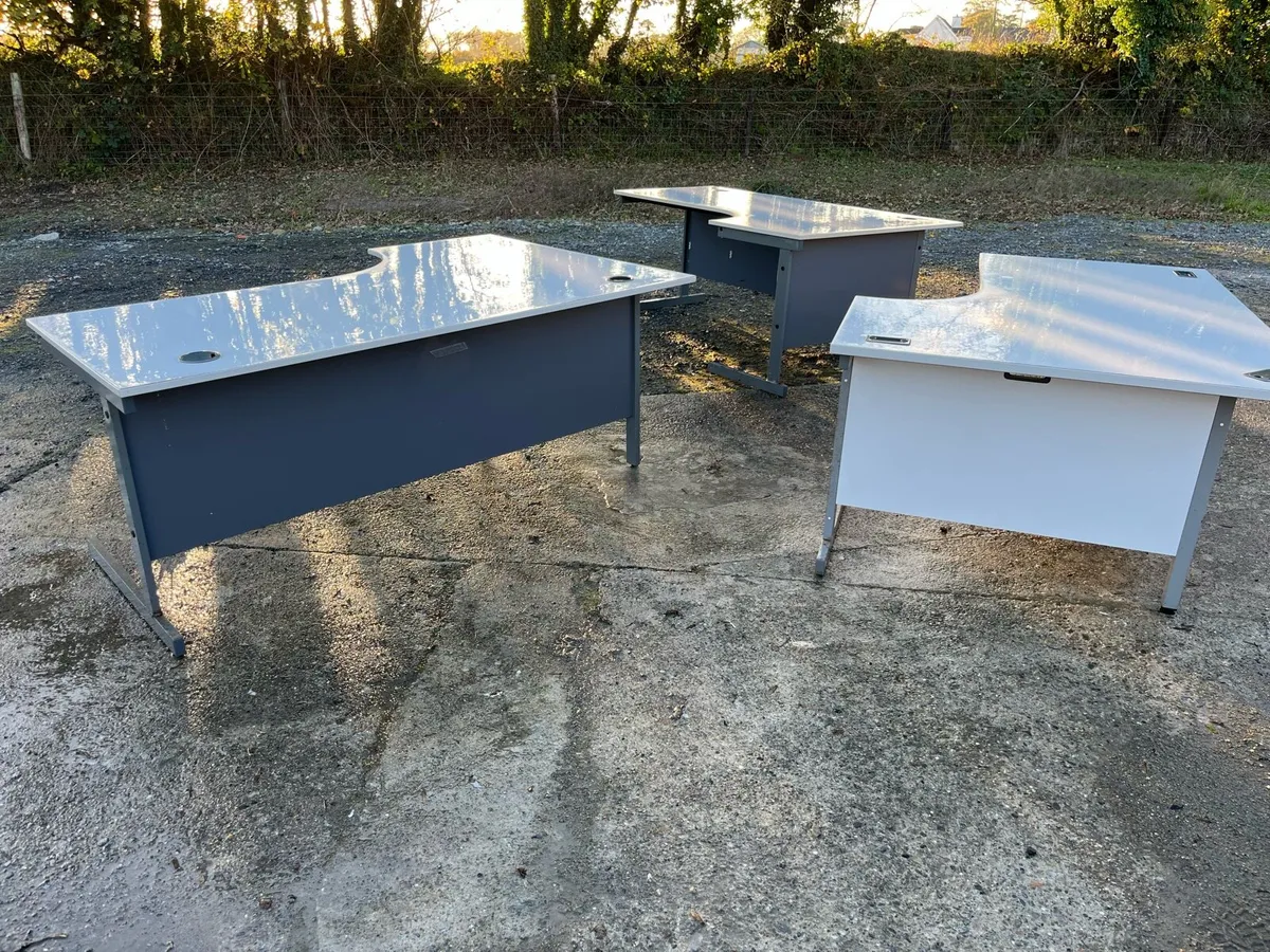 Office desk - Image 2