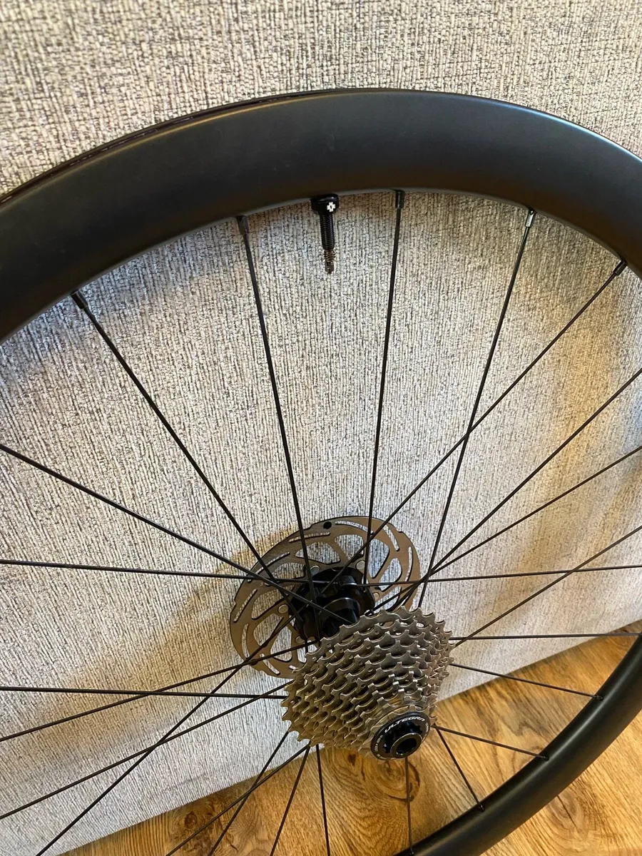 Vision Carbon Aero Disc Brake Wheelset - Image 4