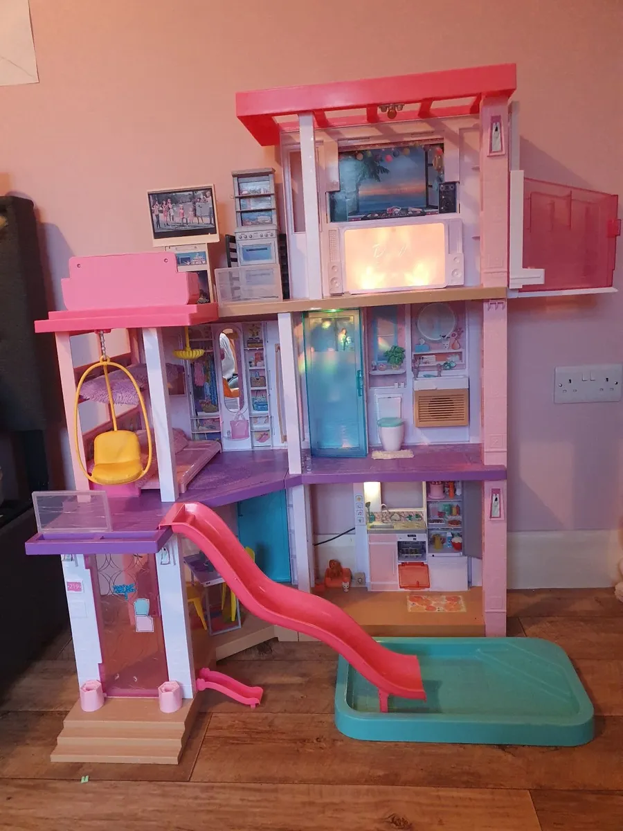 Barbie Dreamhouse Doll House - Image 1