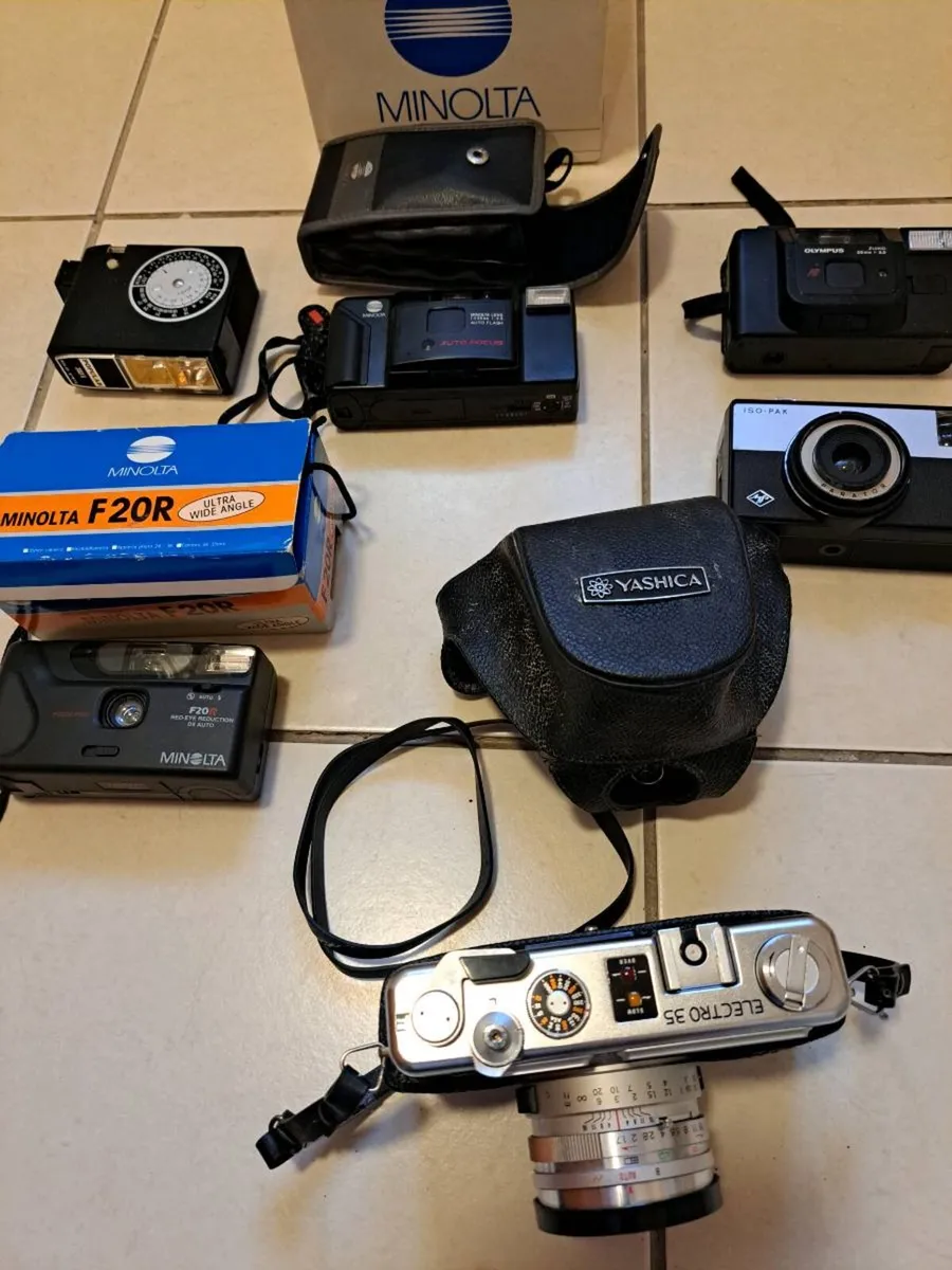 Old vintage cameras - Image 3