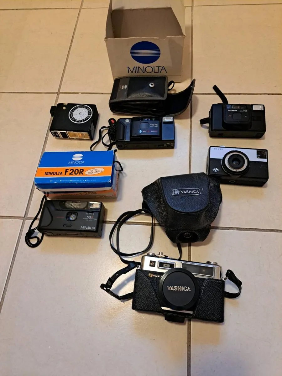 Old vintage cameras - Image 2