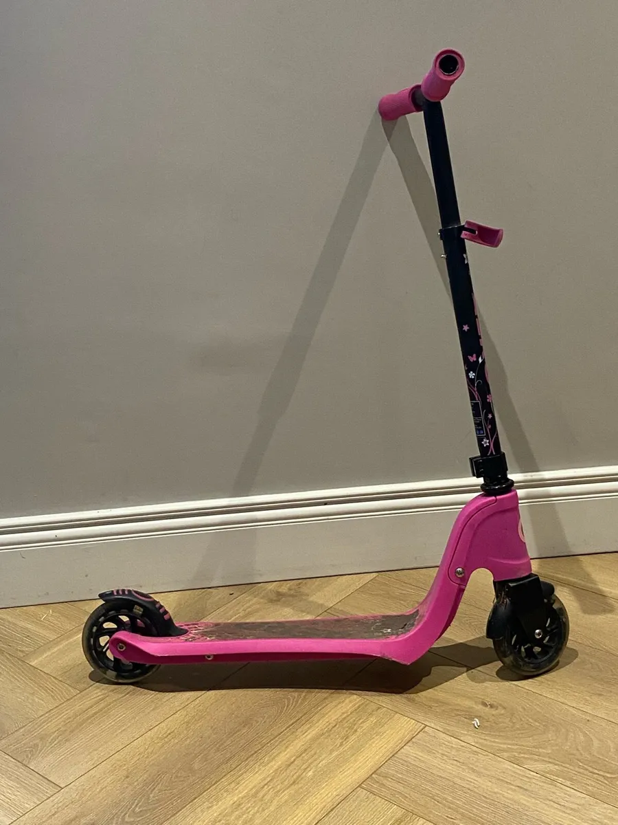 Aero C1 Scooter with Colour LED Wheels Pink - Image 2