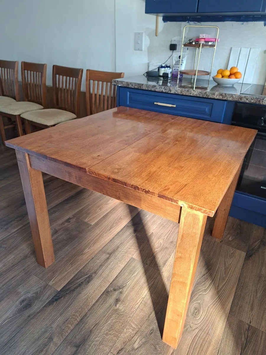 Solid wood table and 4 x chairs - Image 1