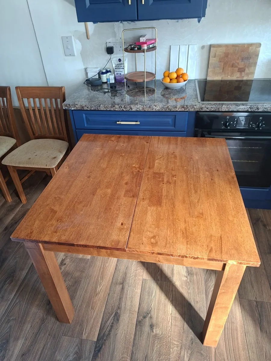 Solid wood table and 4 x chairs - Image 2