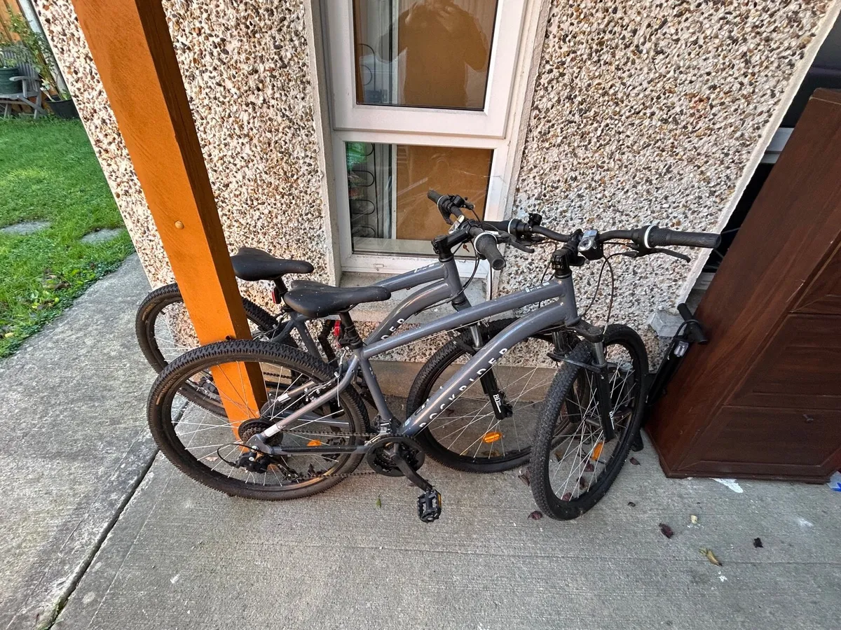 Touring Mountain Bike Expl 50. One is size L and t