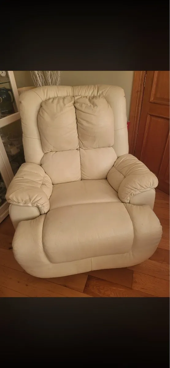 Electric recliner armchair - Image 1