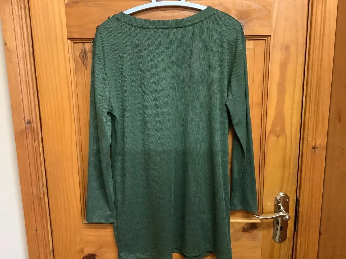 Longline fine knit tunic size medium - Image 2