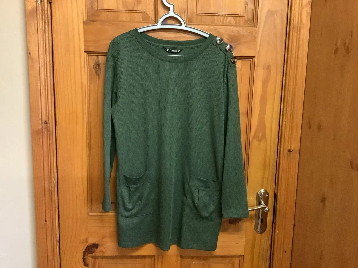 Longline fine knit tunic size medium - Image 1