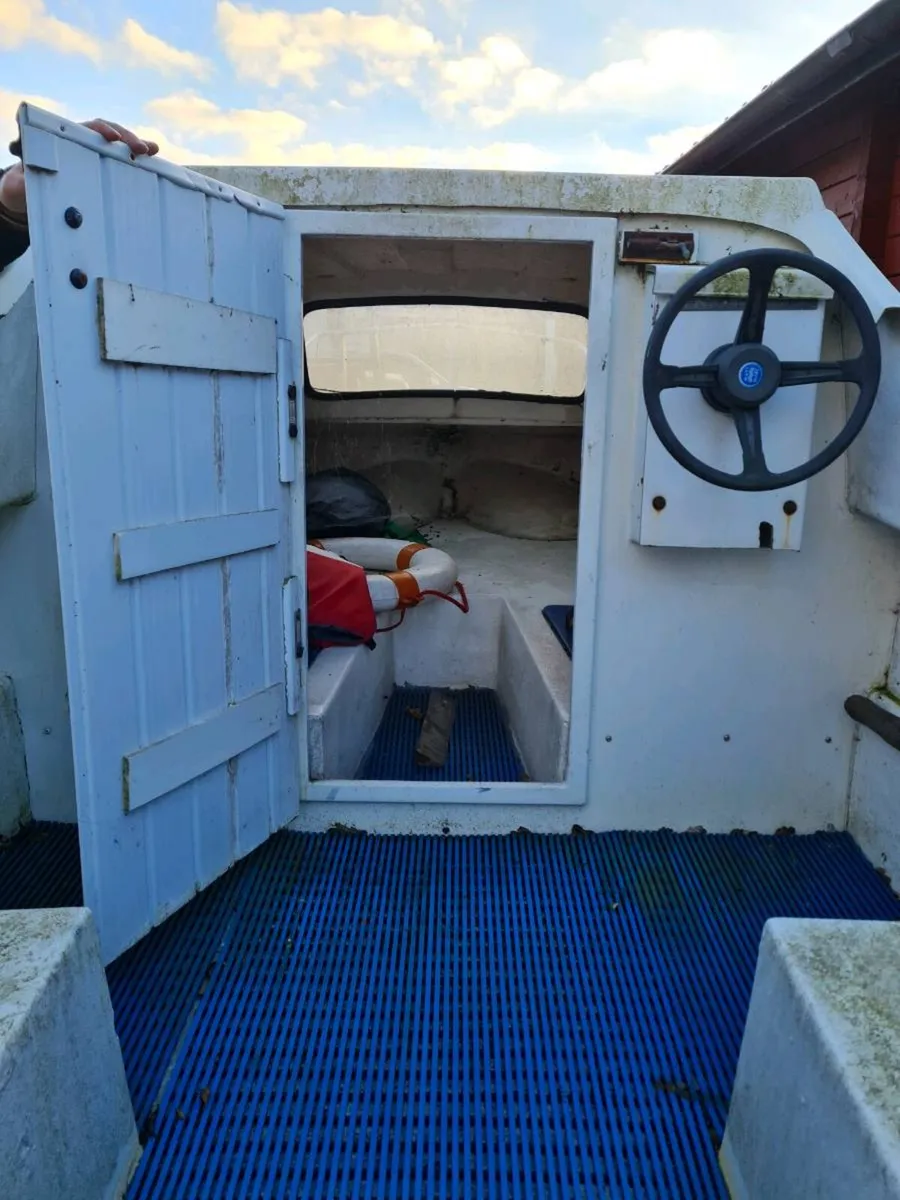 River/lake boat - Image 4