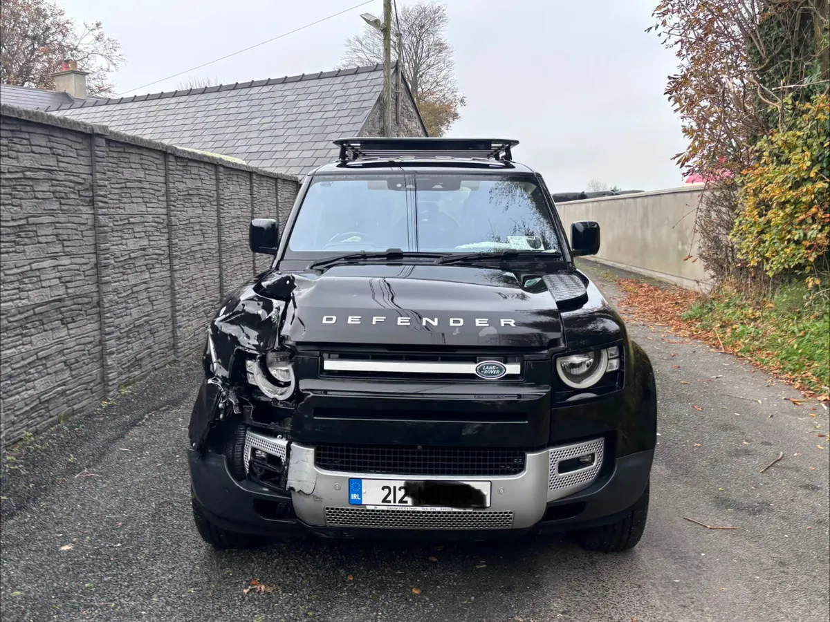 Landrover Defender 5 Seater  Hybrid - Image 4