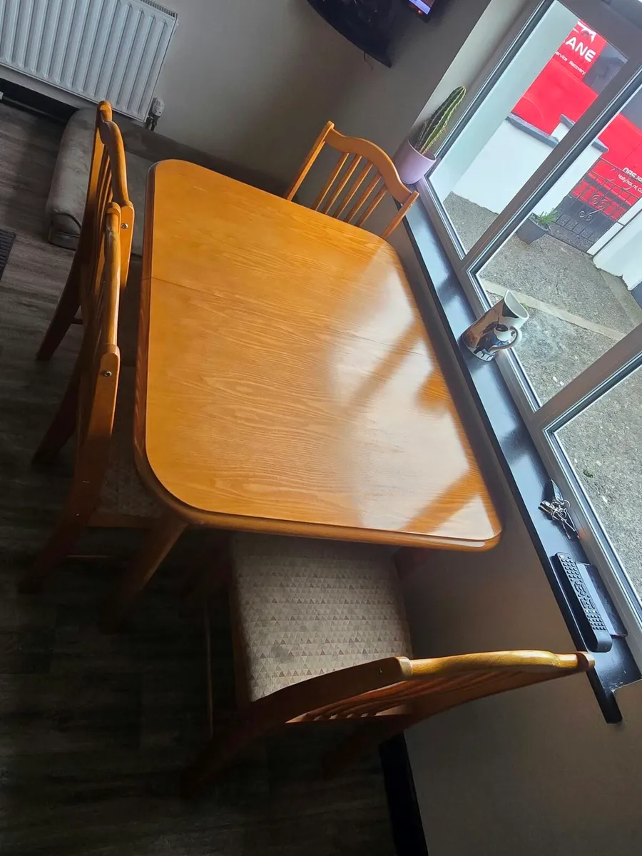 Kitchen Table & 4 chairs - Image 1