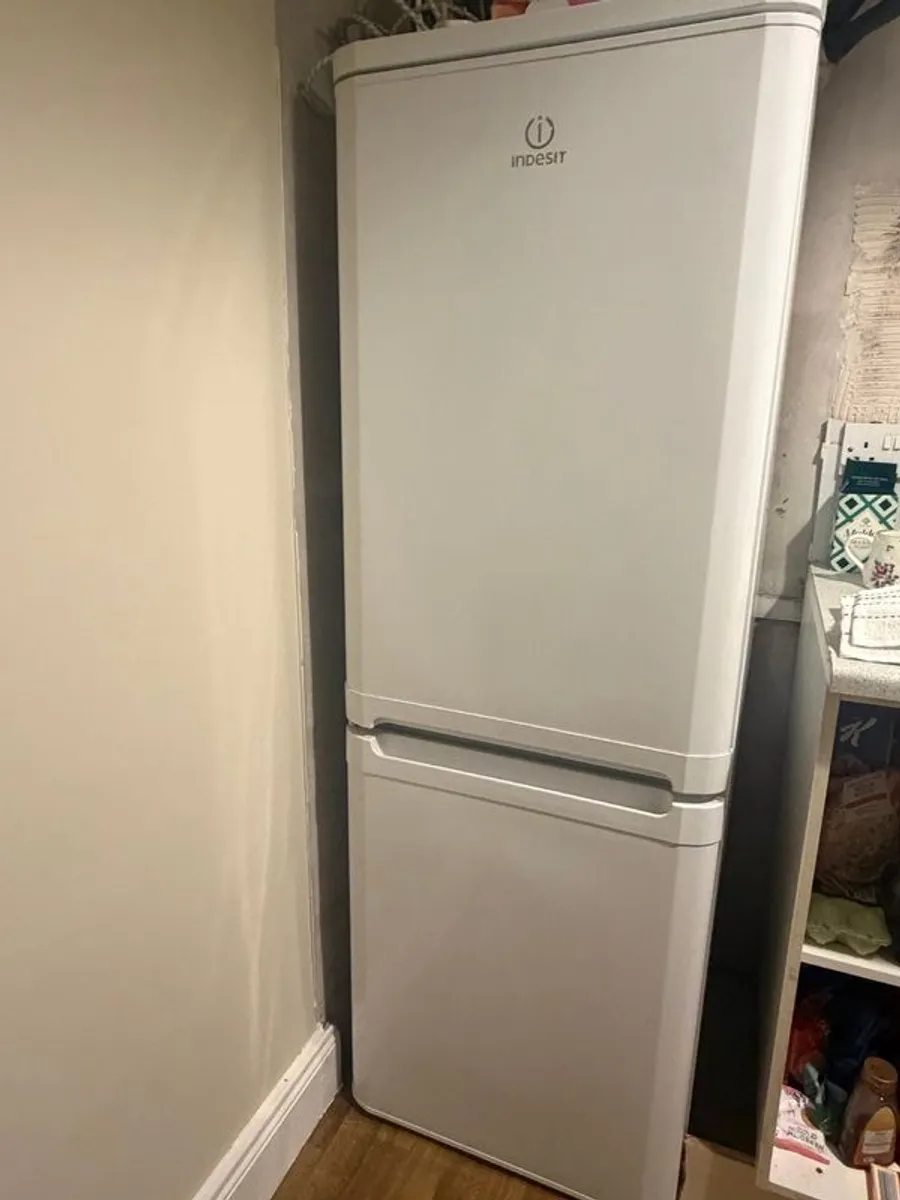 Indesit fridge freezer - Image 2