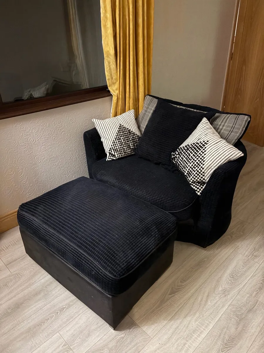 Swivel love seat - Image 1