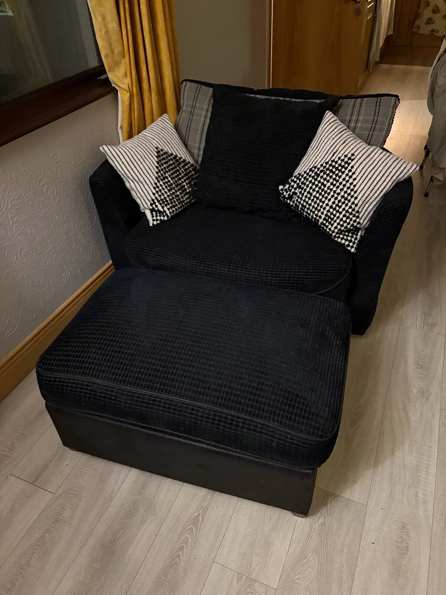 Swivel love seat - Image 2